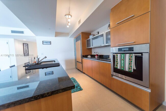 Building Photo - 17201 Collins Ave