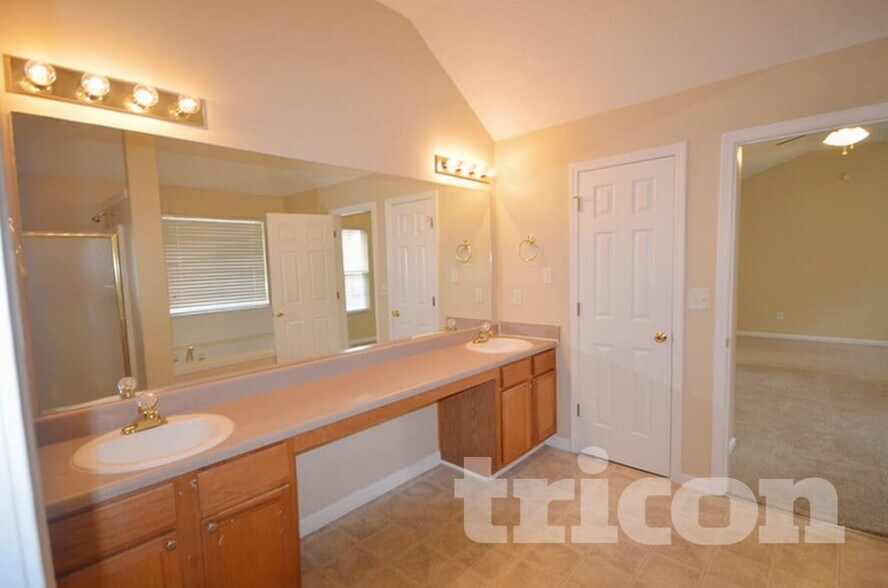 Building Photo - 3568 Forest Downs Cove