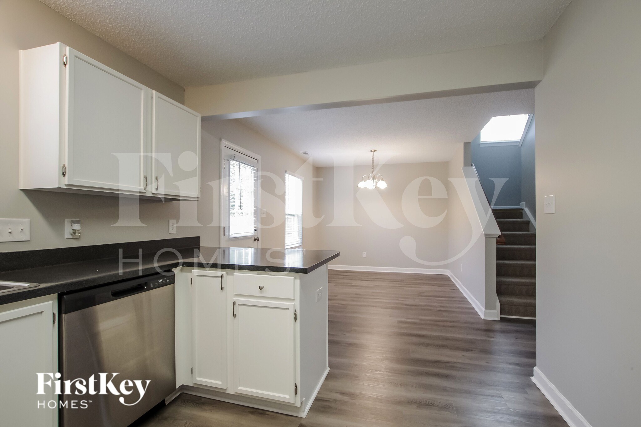 Building Photo - 2819 Rosemeade Dr