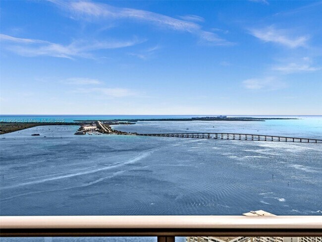 Building Photo - 1300 Brickell Bay Dr