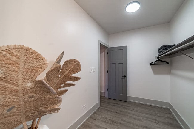 Building Photo - 3546 N Southport Ave