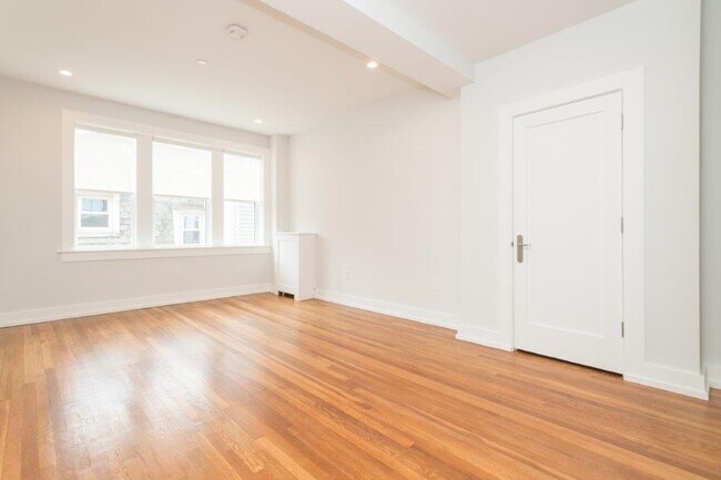 Primary Photo - 18 Forest St