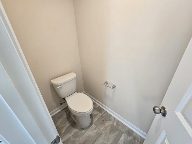 Building Photo - 865 Falls Grove Trl