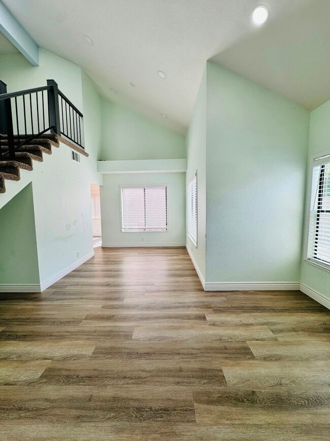 Building Photo - 29869 Ventnor Ct