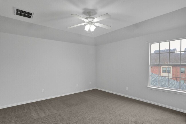 Building Photo - West Allen Beauty.  Ready to GO