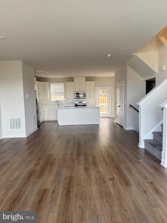 Building Photo - 83 Four Leaf Dr