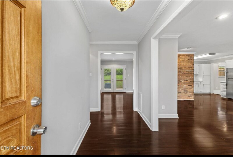 Building Photo - 1221 Southbreeze Cir
