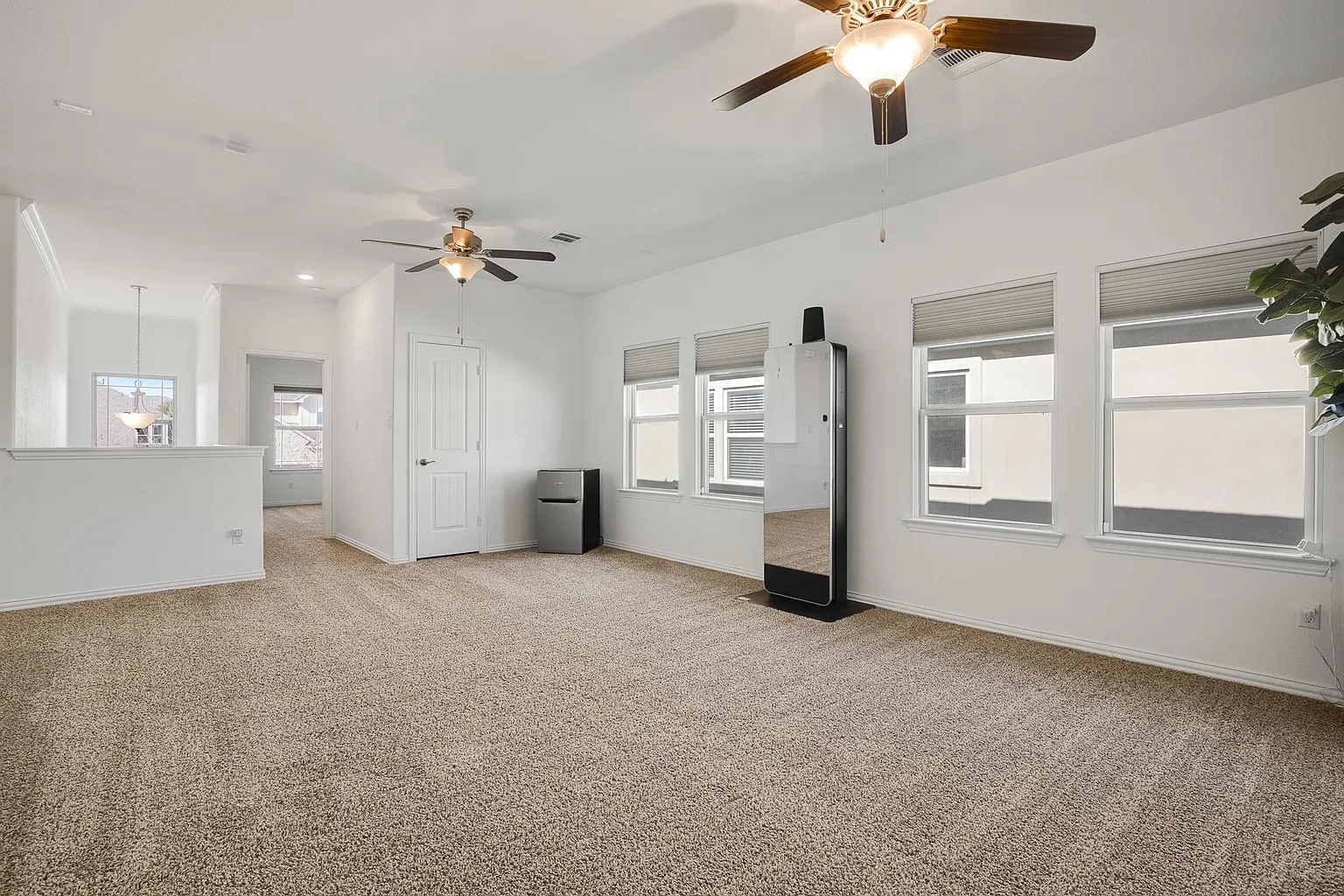 Building Photo - Room in House on Rancho Verde Dr