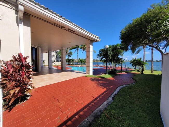 Building Photo - 2881 N Oakland Forest Dr
