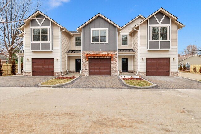 Building Photo - 609 Lee St