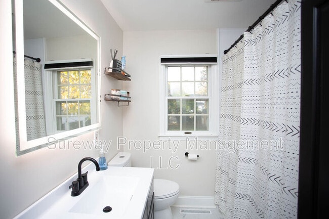 Building Photo - 403 University Blvd