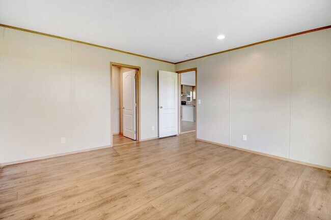 Building Photo - SPACIOUS 4 BR | 3 BA HOME W/ PLENTY OF PRI...