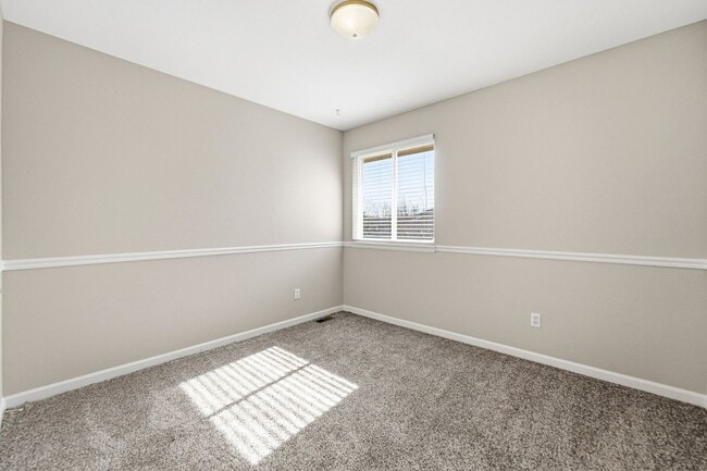 Building Photo - Incredible 4 Bed 4 Bath in Stonegate!