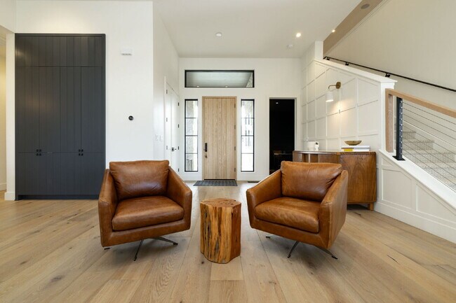 Building Photo - Beautiful Fully Furnished Custom Home in Rancharrah
