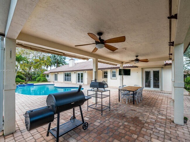 Building Photo - 15110 N Saxon Cir