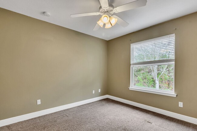 Building Photo - 3 Bedroom- 3 Full bath Small Pet Friendly ...