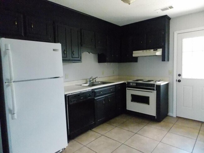 Building Photo - 140 Lanier Dr