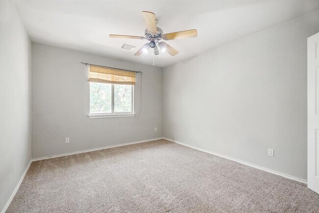Building Photo - 4229 Kingsburg Dr