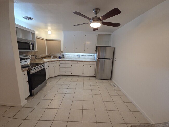 Building Photo - Elegant home with classic charm