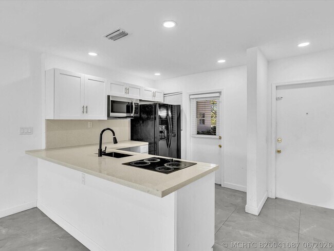 Building Photo - 2451 SW 82nd Ave