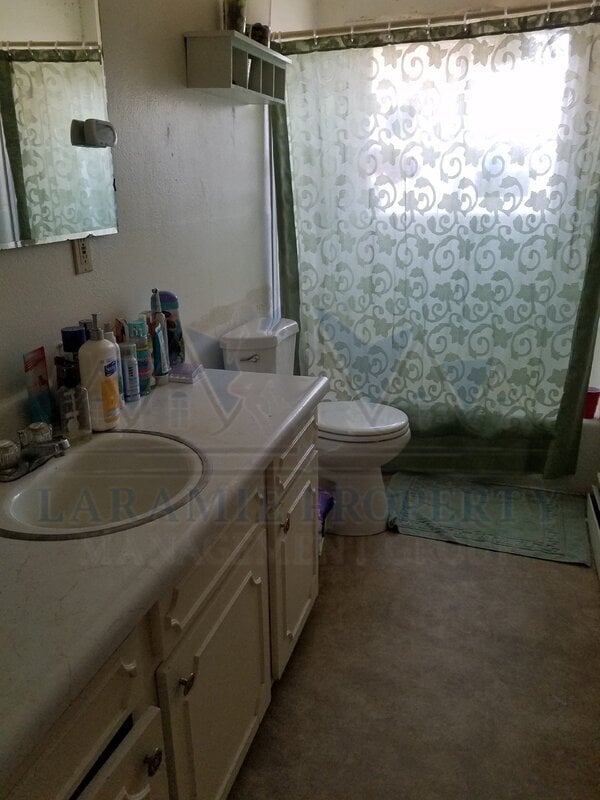 Building Photo - 1318 Shield St