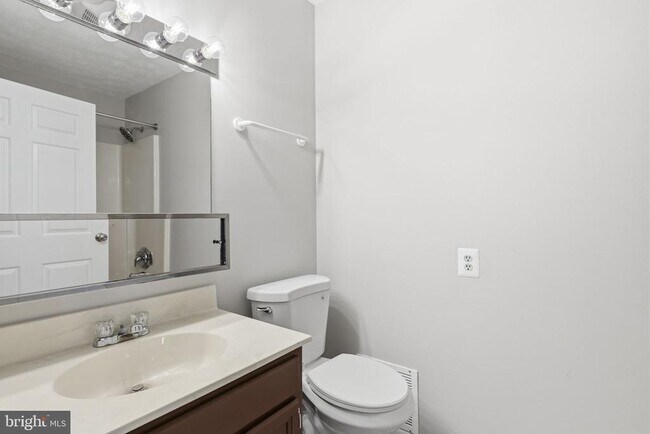 Building Photo - 638 Westwood Dr