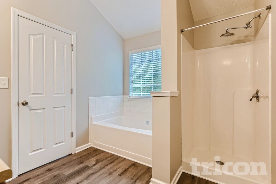 Building Photo - 10 St Charles Pl