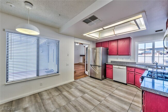 Building Photo - 2728 Miraflores Ave