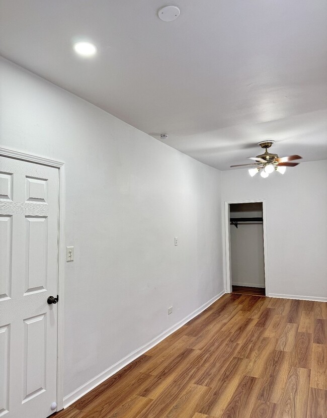 Building Photo - 5104 N Austin Ave