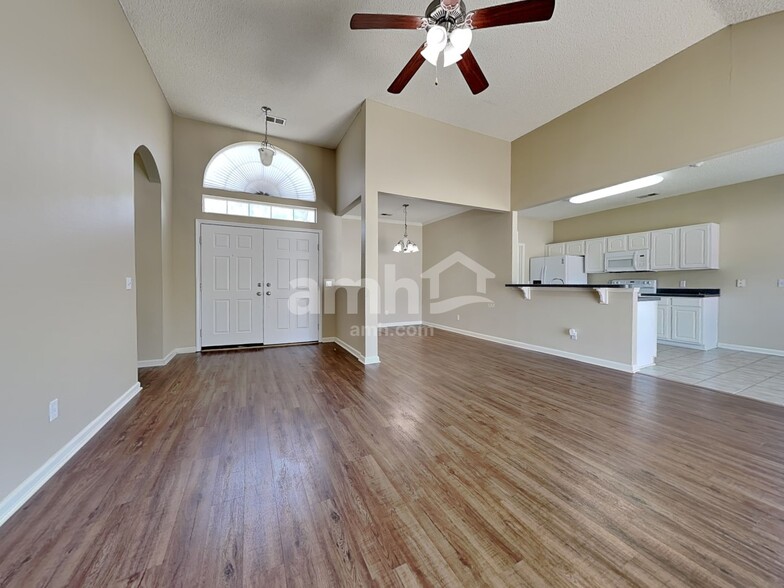 Building Photo - 525 Amsonia Cir