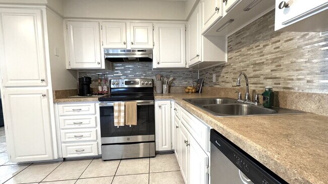 Building Photo - 910 Big Tree Rd