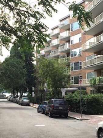 Building Photo - 145 Pinckney St