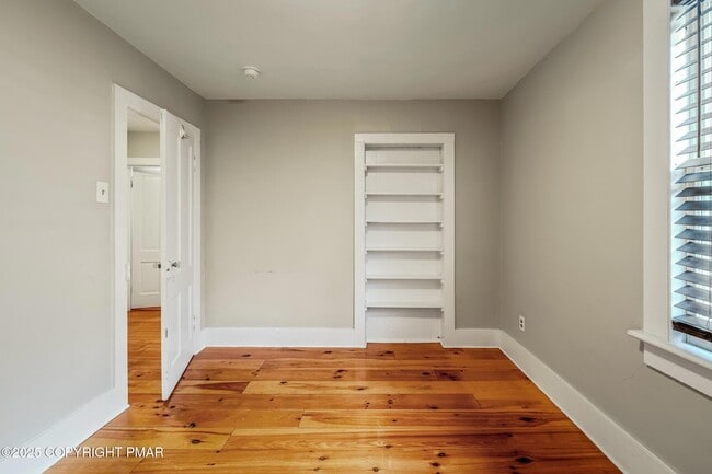 Building Photo - 703 Scott St