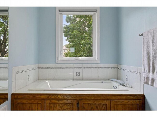 Building Photo - 3317 Oxford Alcove