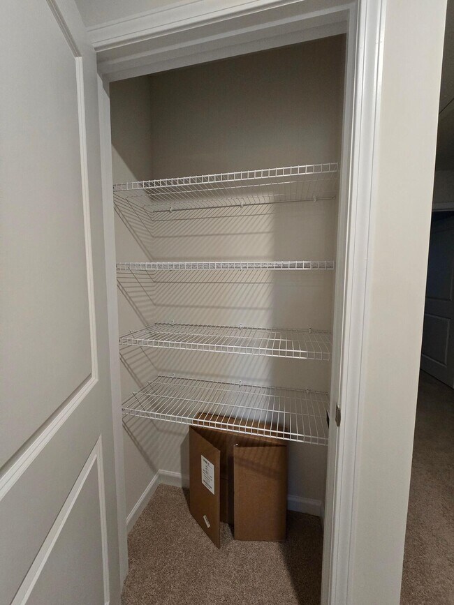 Building Photo - 162 Wall St