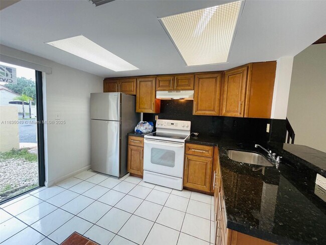 Building Photo - 1107 San Remo Cir