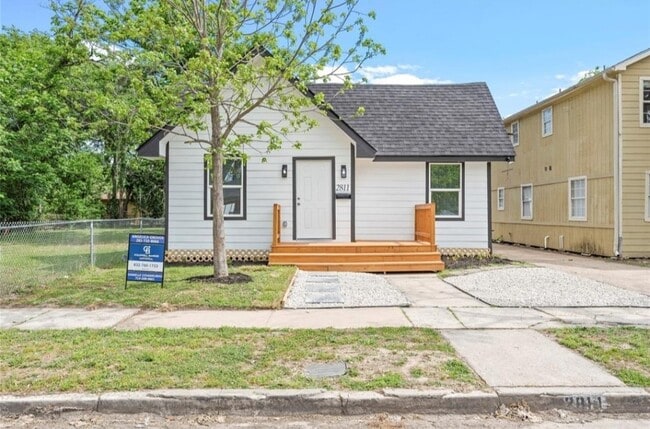 Primary Photo - 2811 Winbern St