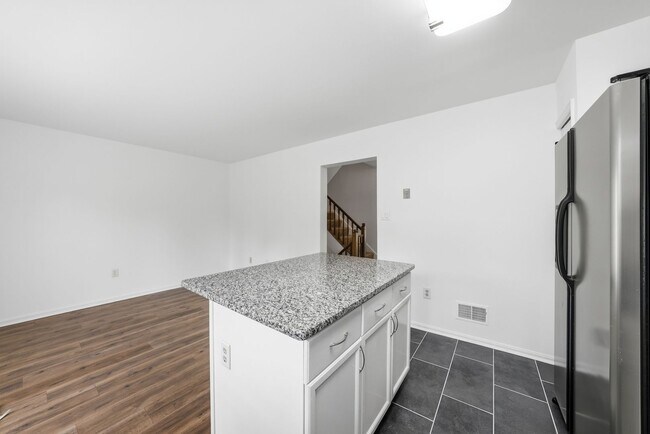 Building Photo - 46733 Woodmint Terrace