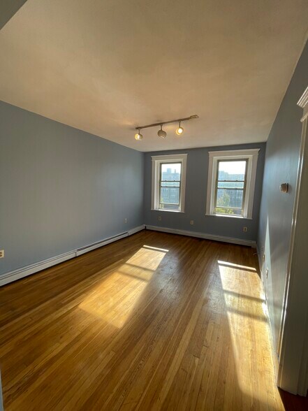 Building Photo - 1625 Commonwealth Ave