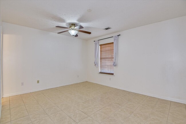 Building Photo - 110 Spring Oak Ln