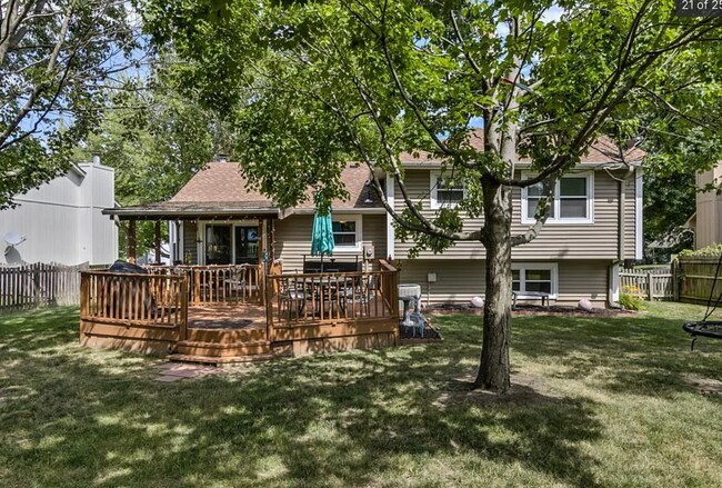 Building Photo - 420 SE Onyx Dr