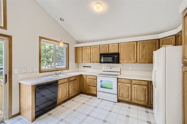 Building Photo - Spacious NW Longmont Home