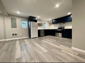 Building Photo - Stunning Mid Century Modern Cottage In Mill Park Neighborhood~  Large Yard w/ Privacy Fence~ Wash...