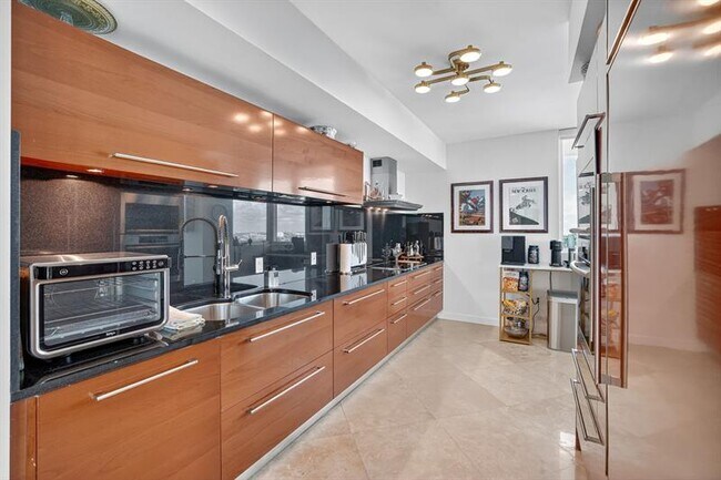 Building Photo - 101 S Fort Lauderdale Beach Blvd