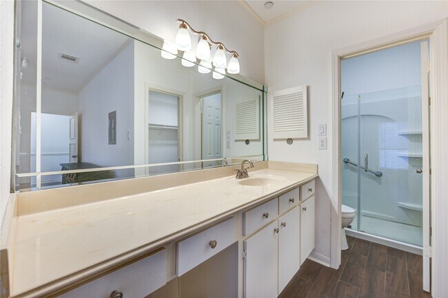 Building Photo - 401 Lakeside Ln