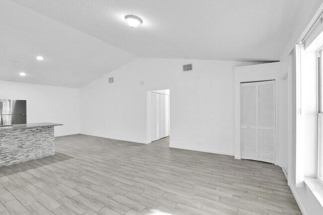 Building Photo - 13974 Folkestone Cir