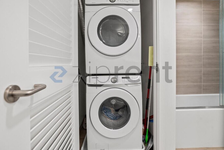 Building Photo - Unit 10710