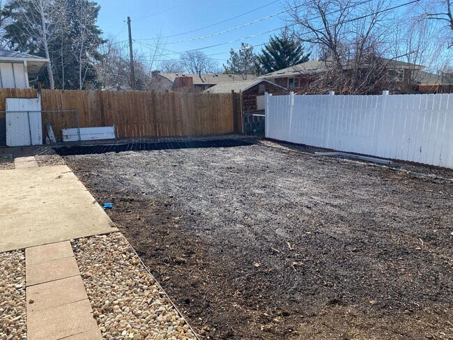 Building Photo - Spacious Single-Story Living with Modern Comforts and Outdoor Appeal