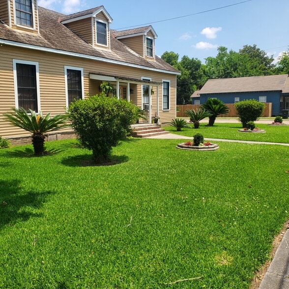 Home front yard - 314 Julia St