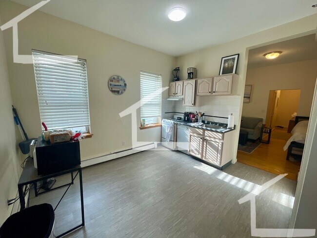 Building Photo - 9/1 Spacious Cleveland Circle area Studio w/balcony!